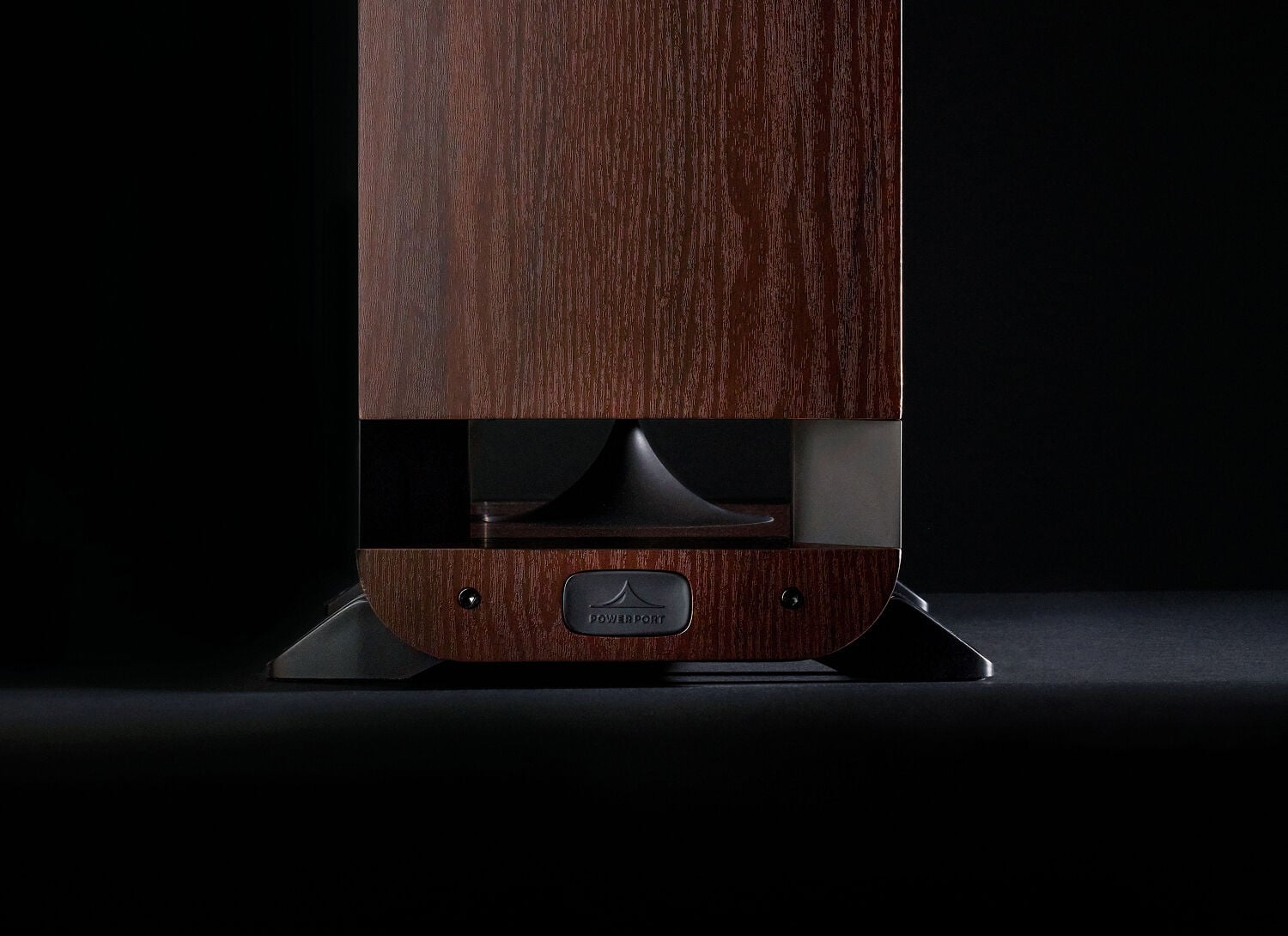 Bass of a floor standing speaker