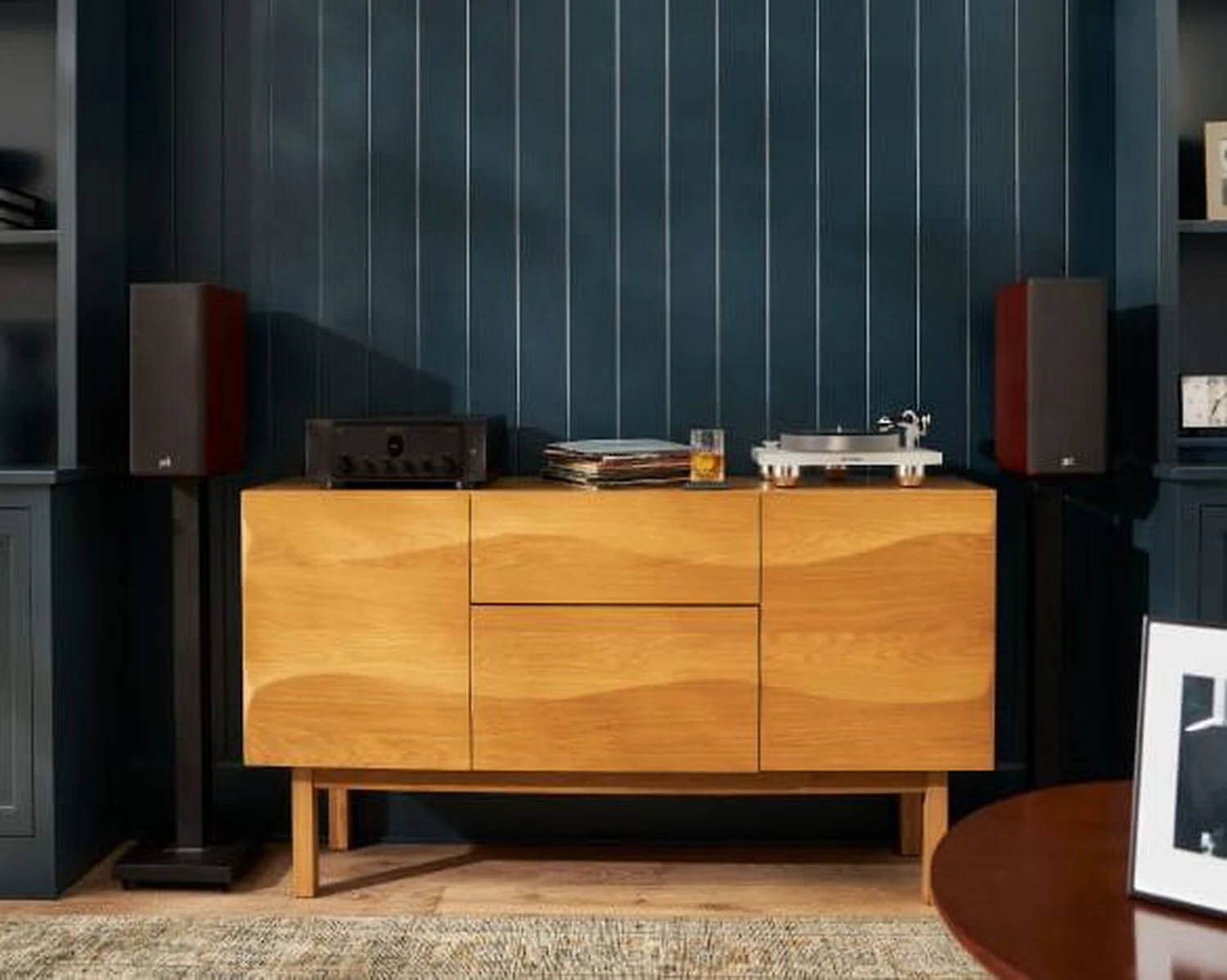 R200AE next to a turntable set up