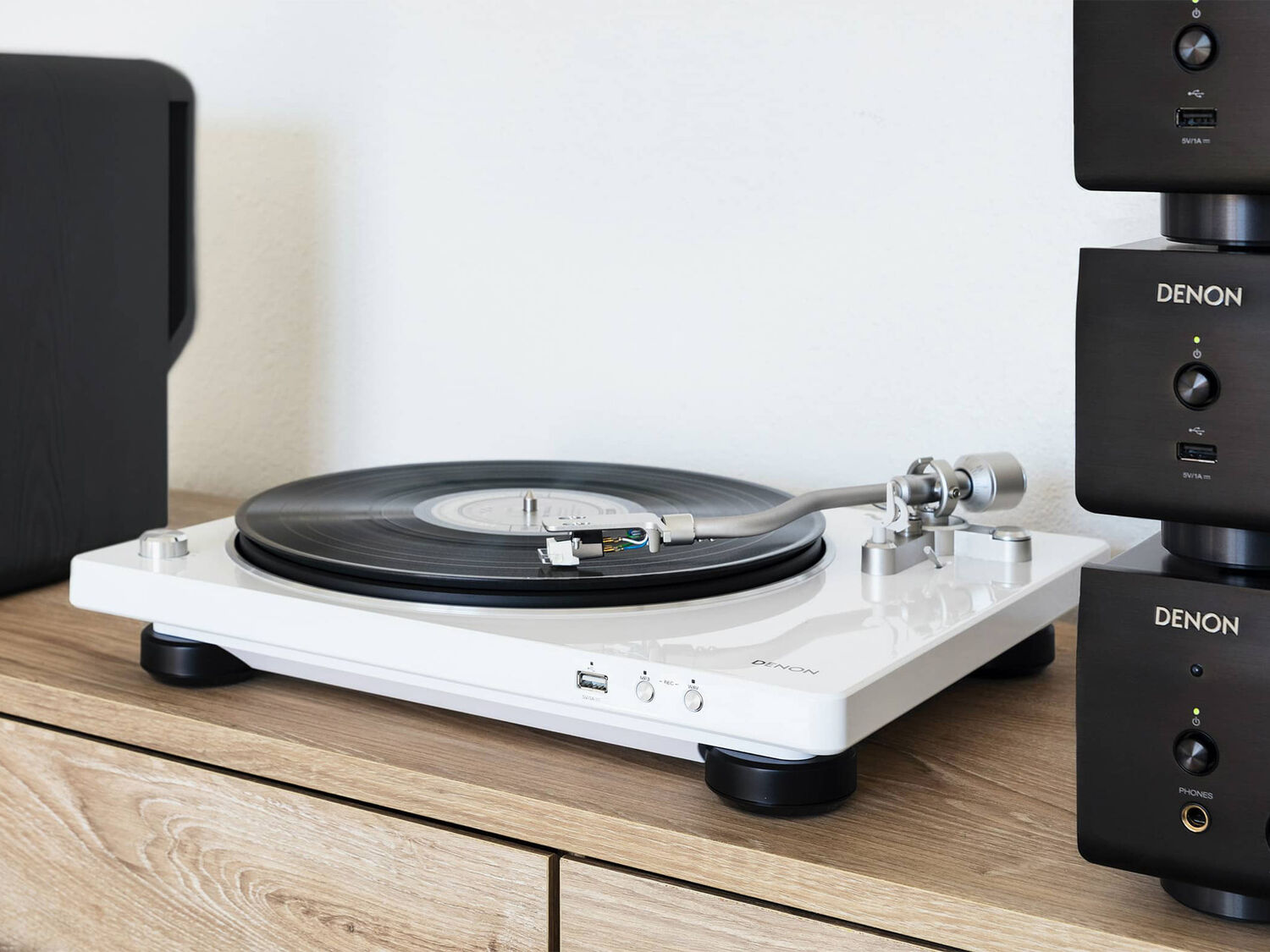 DP-450USB, White, dynamic
